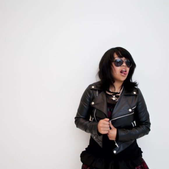 Meet your Posher, Momo - Picture 3 of 6